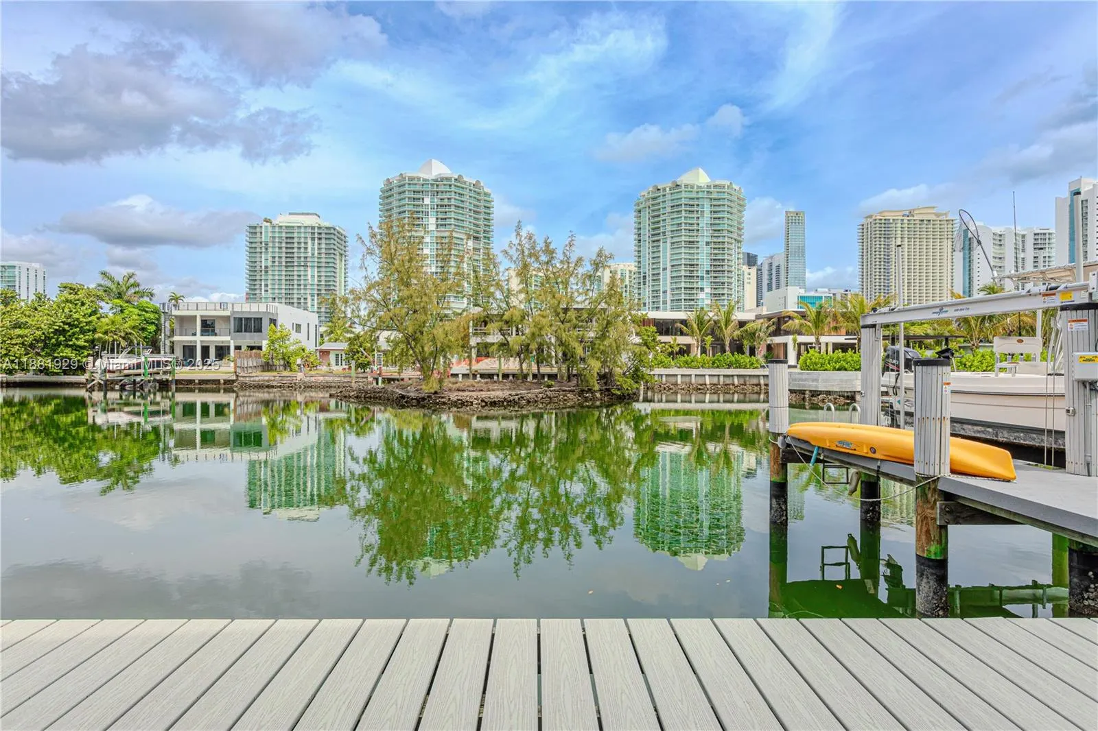 231 Poinciana Dr, #401
