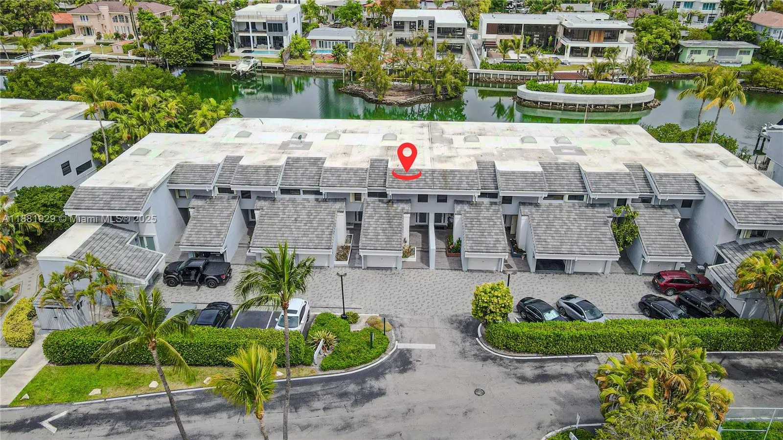 231 Poinciana Dr, #401