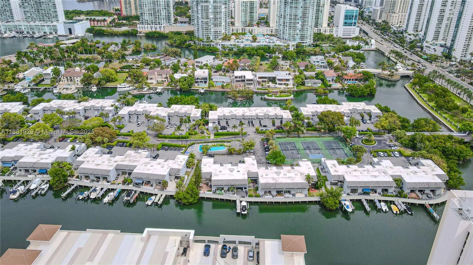 231 Poinciana Dr, #401
