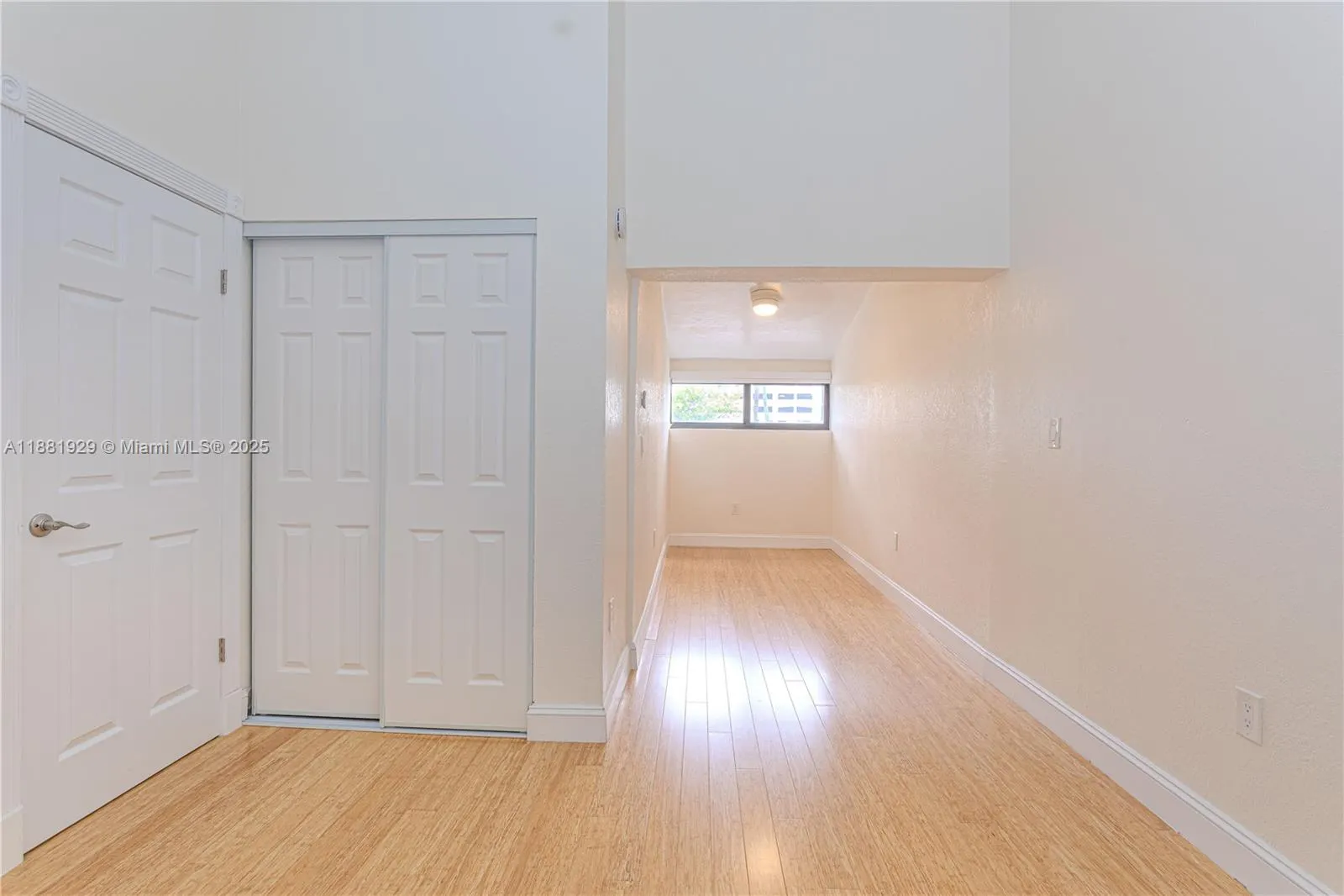 231 Poinciana Dr, #401