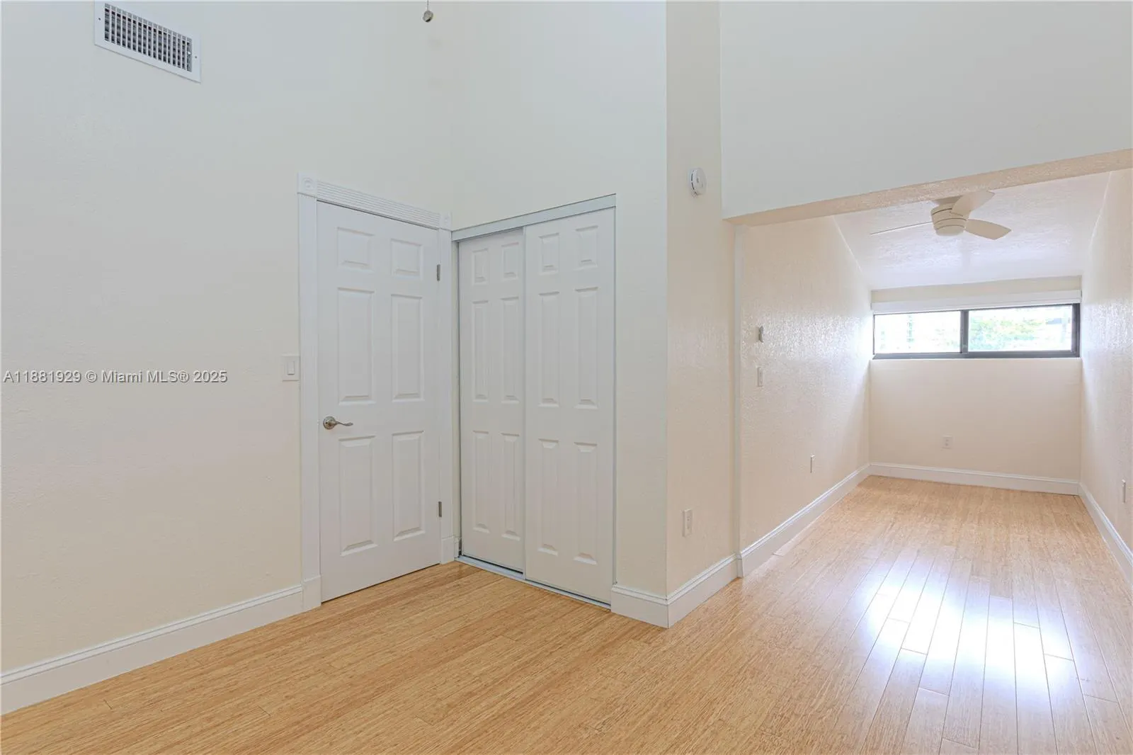 231 Poinciana Dr, #401