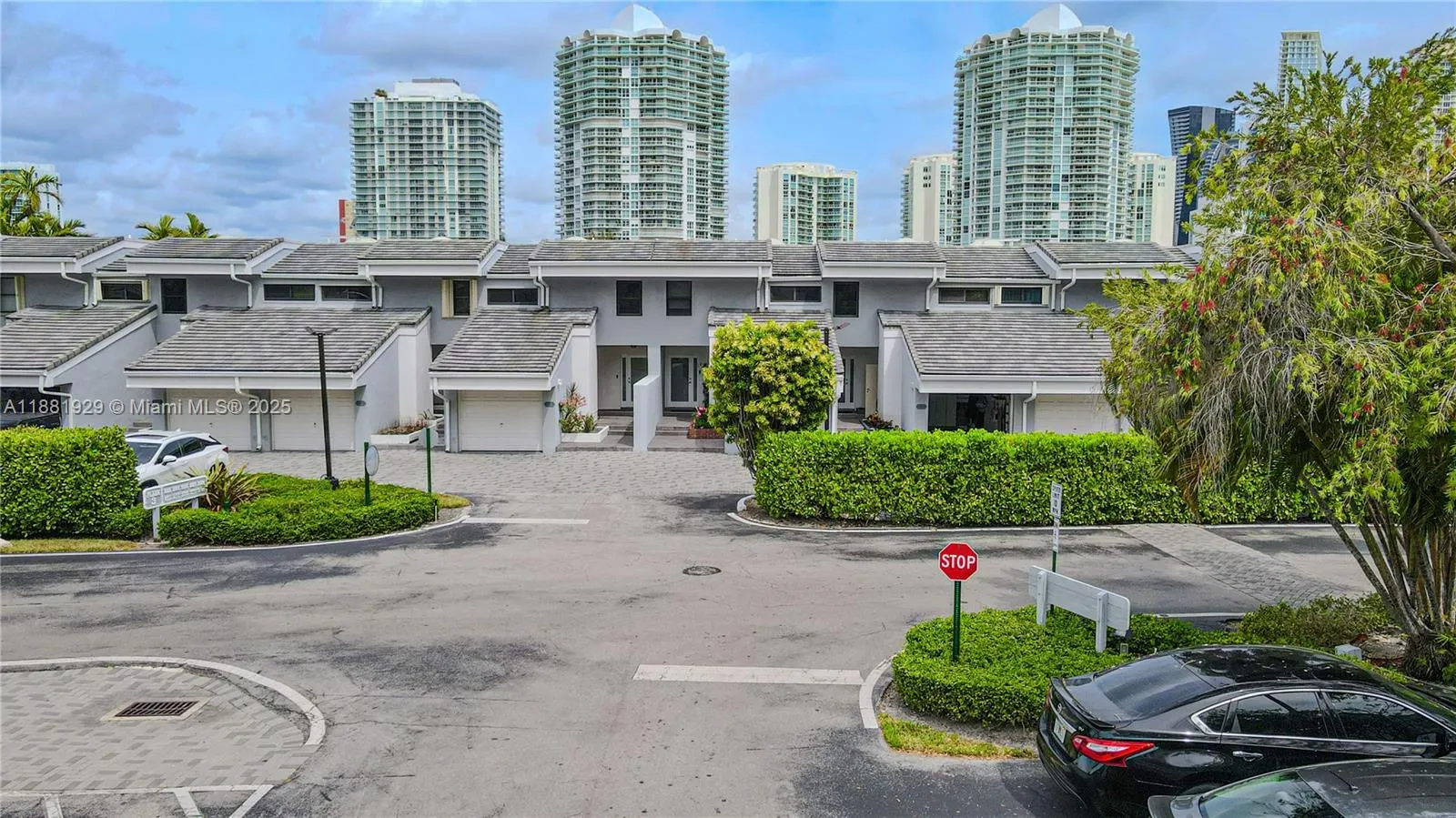 231 Poinciana Dr, #401