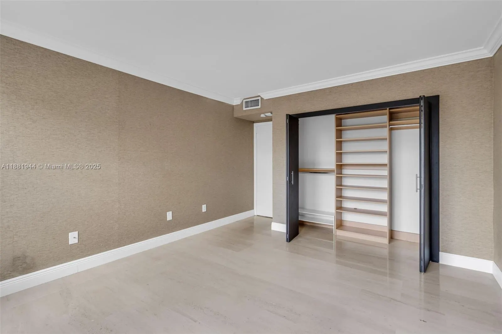 155 Ocean Lane Dr, #300