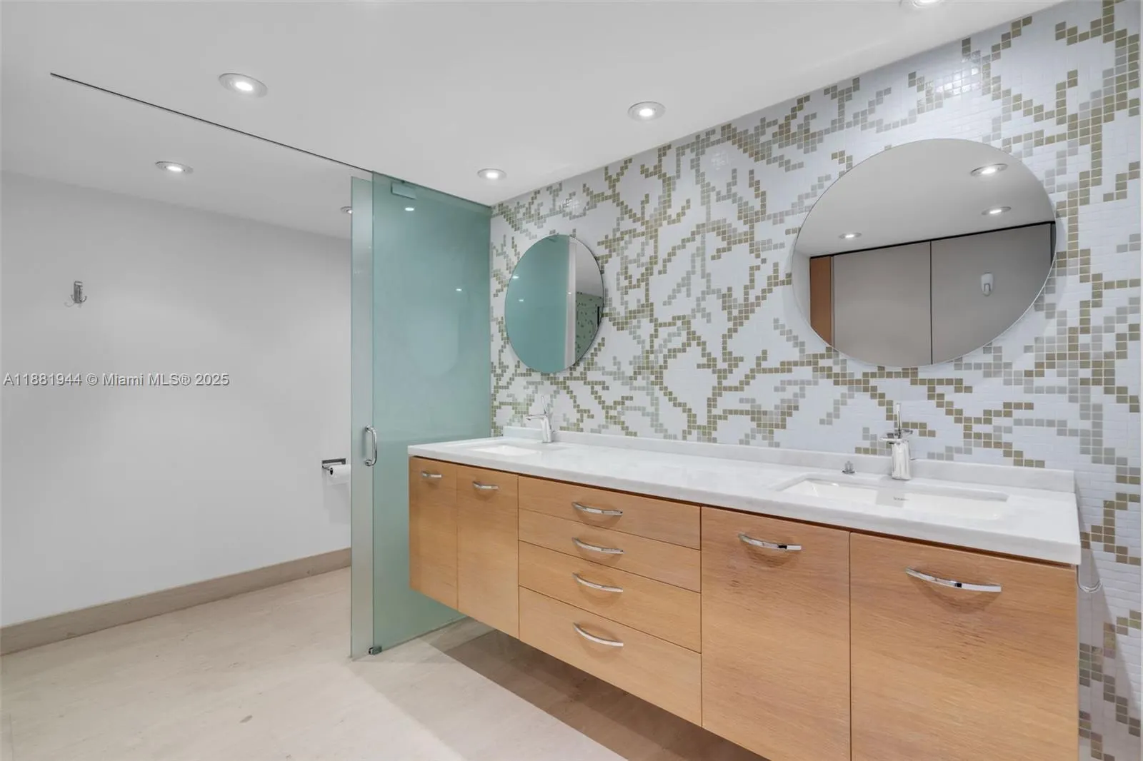 155 Ocean Lane Dr, #300
