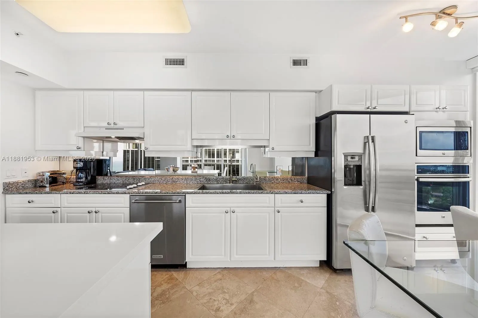 4779 Collins Ave, #1707