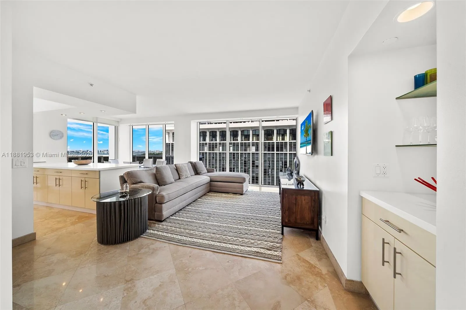 4779 Collins Ave, #1707