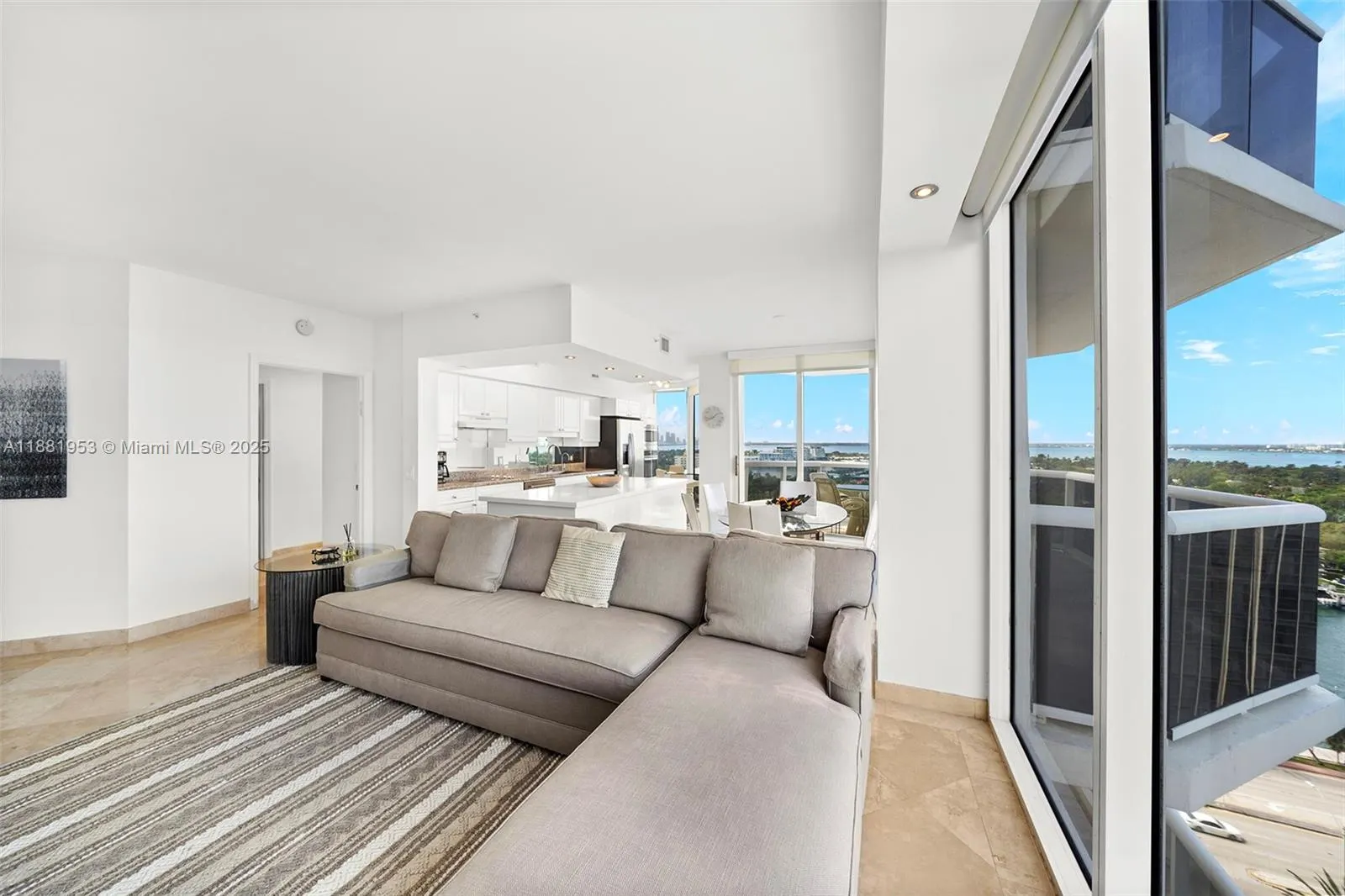 4779 Collins Ave, #1707