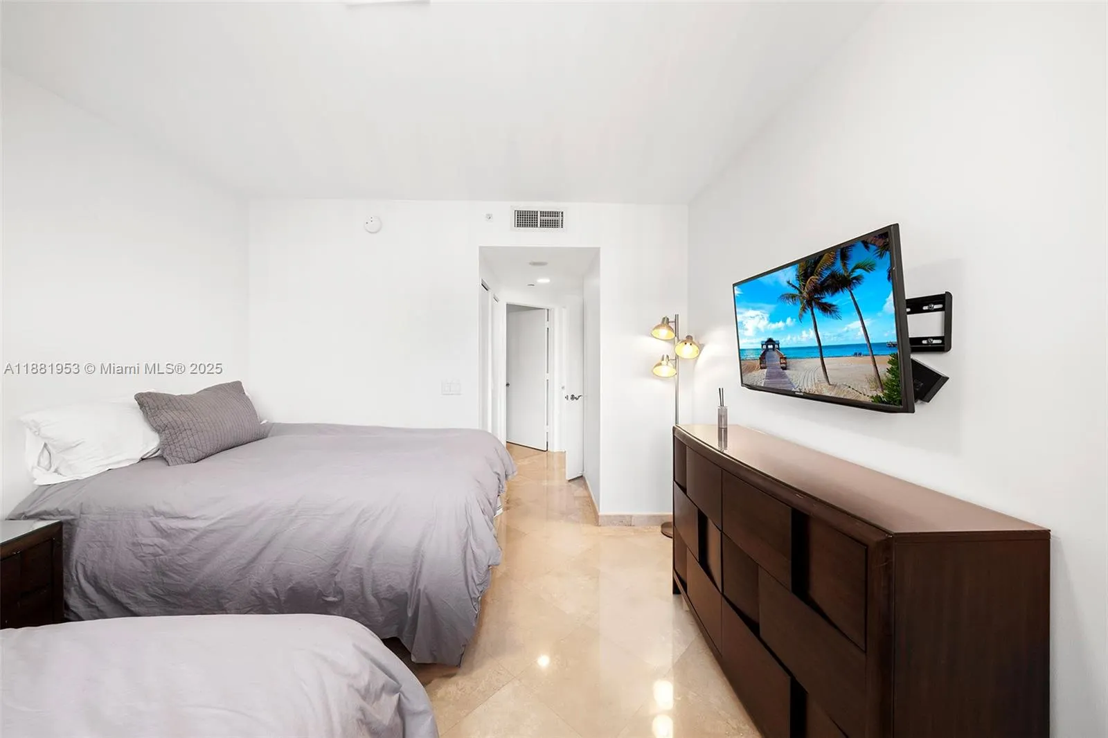 4779 Collins Ave, #1707