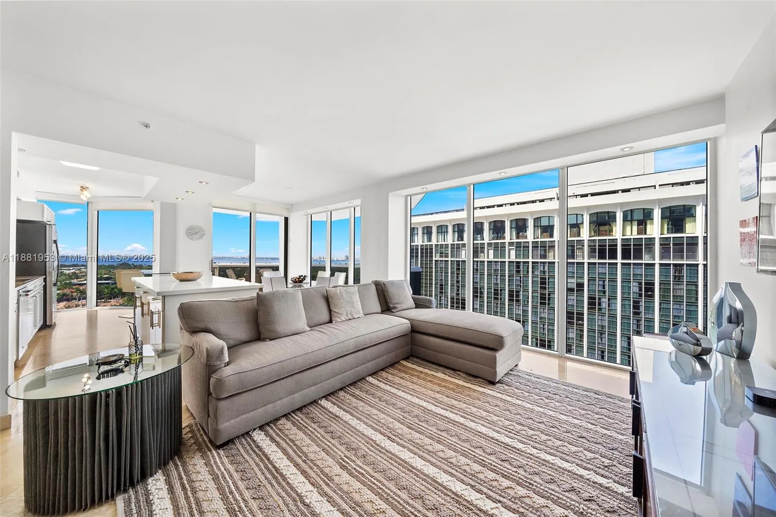 4779 Collins Ave, #1707