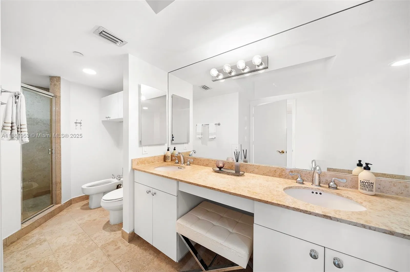 4779 Collins Ave, #1707