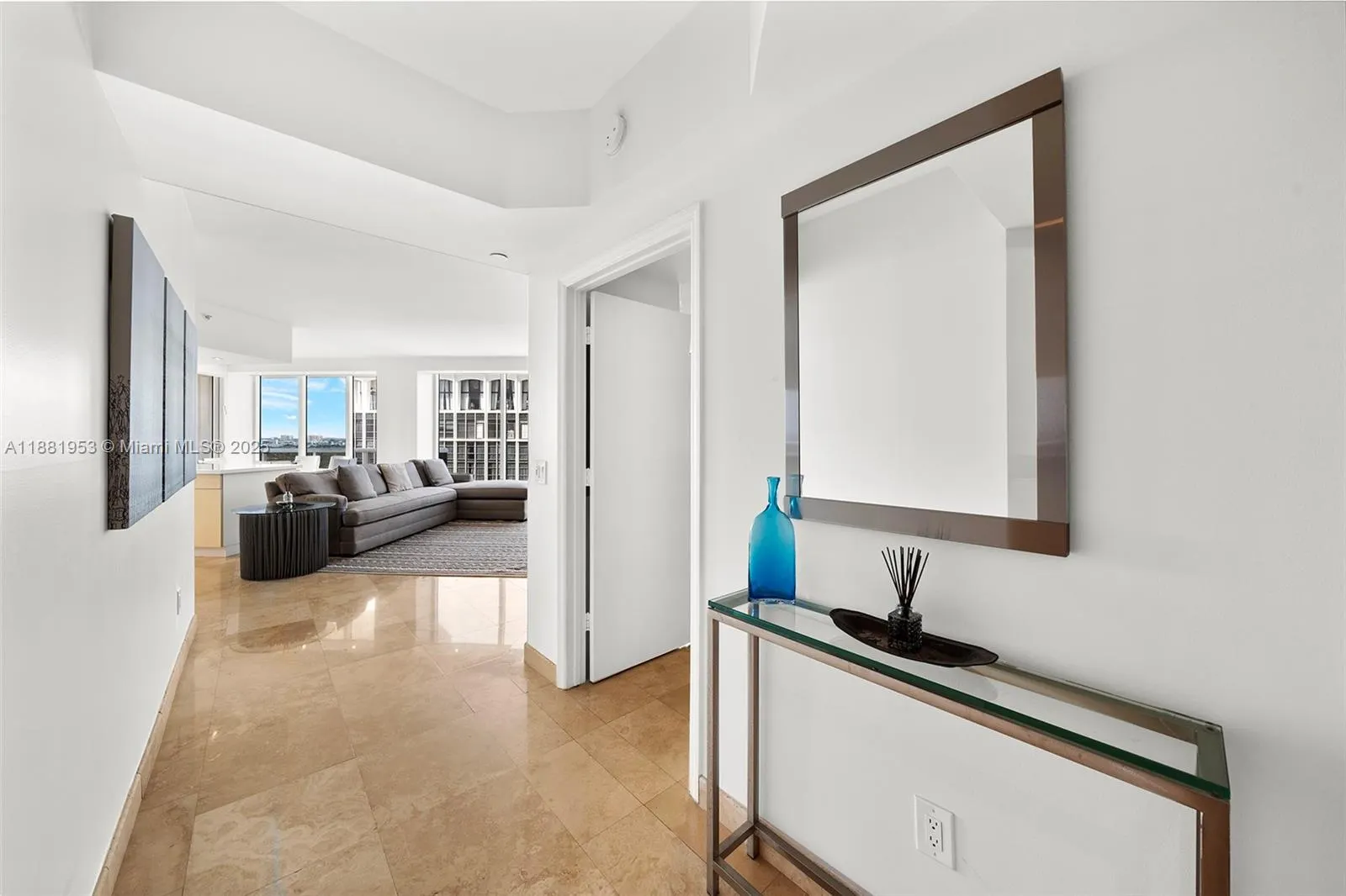 4779 Collins Ave, #1707