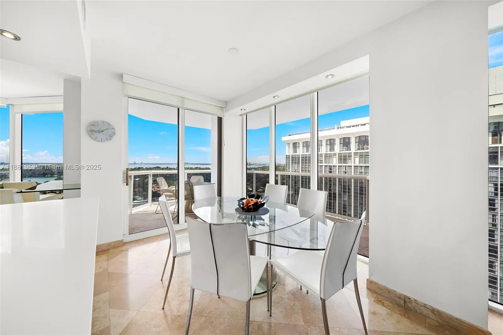 4779 Collins Ave, #1707