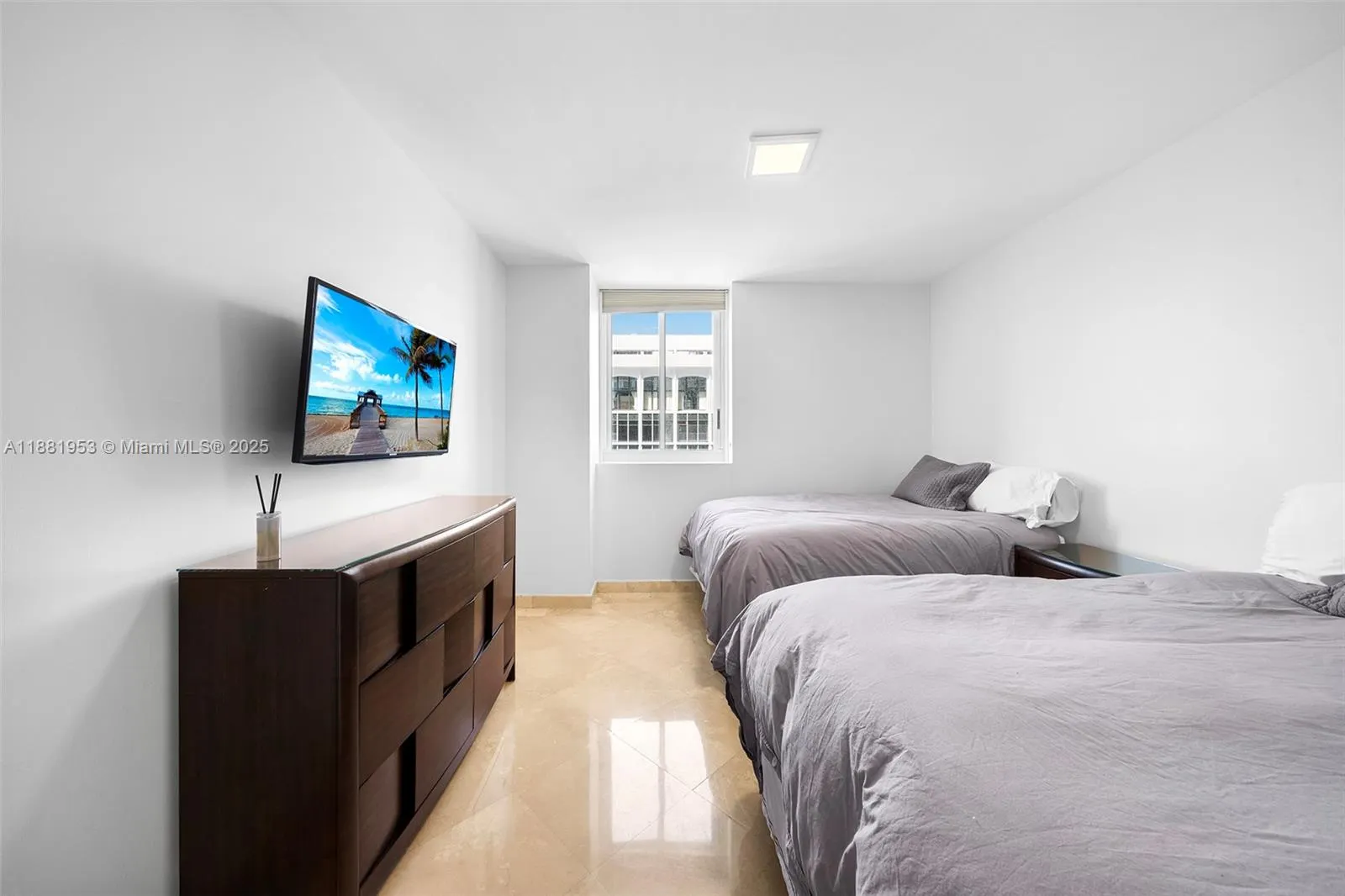 4779 Collins Ave, #1707