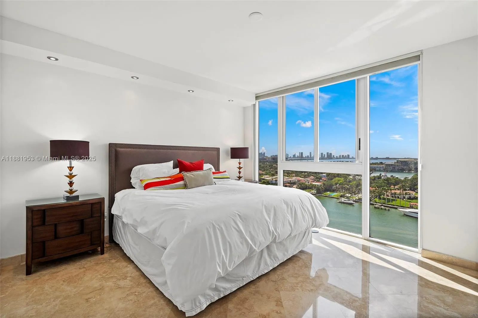 4779 Collins Ave, #1707