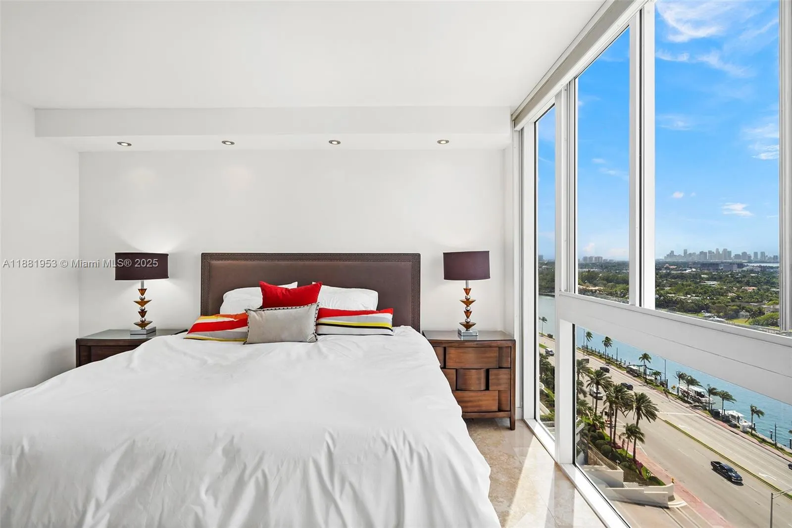 4779 Collins Ave, #1707
