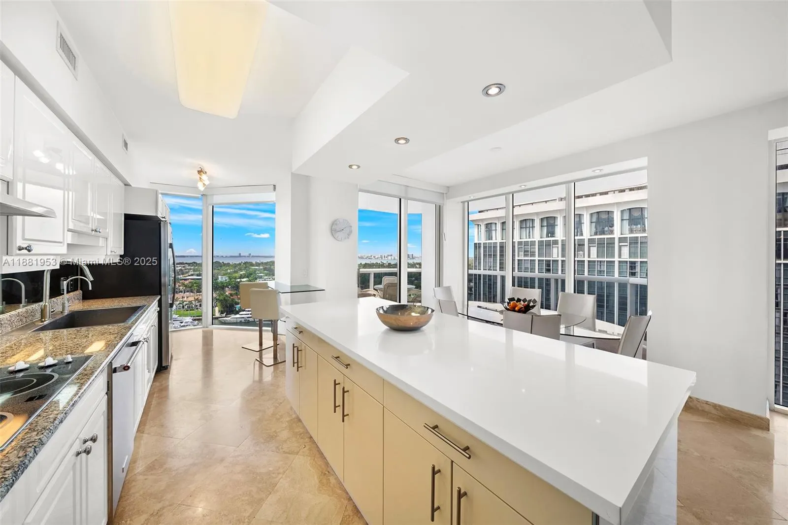 4779 Collins Ave, #1707
