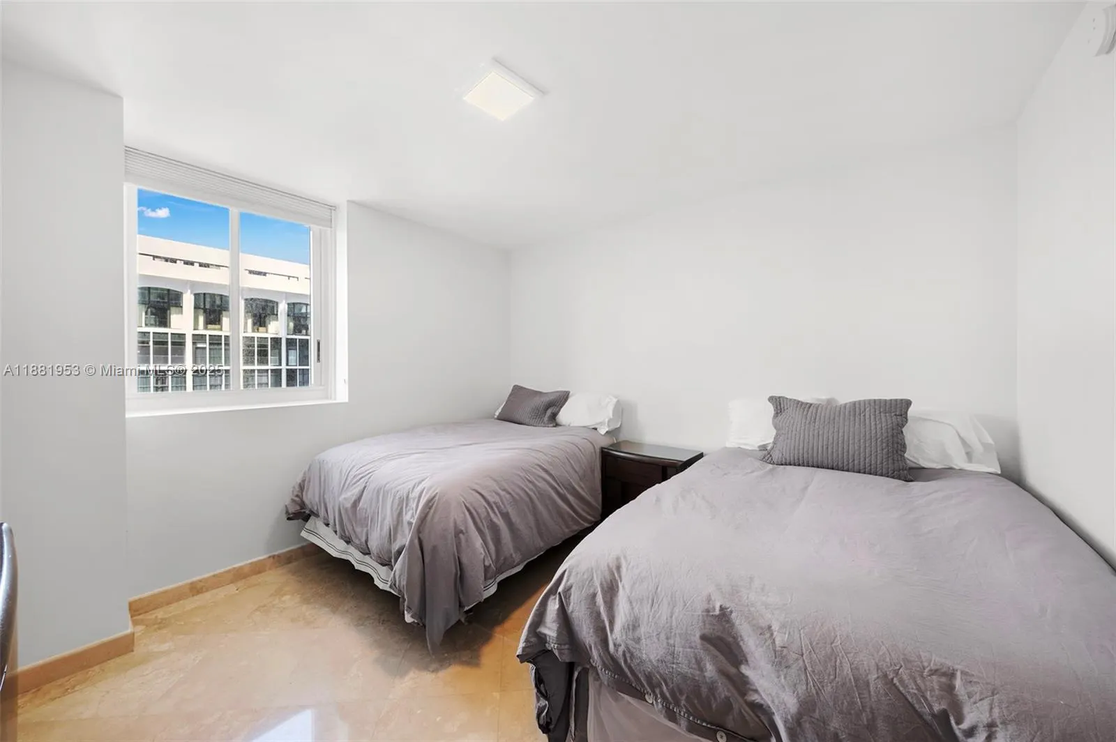 4779 Collins Ave, #1707
