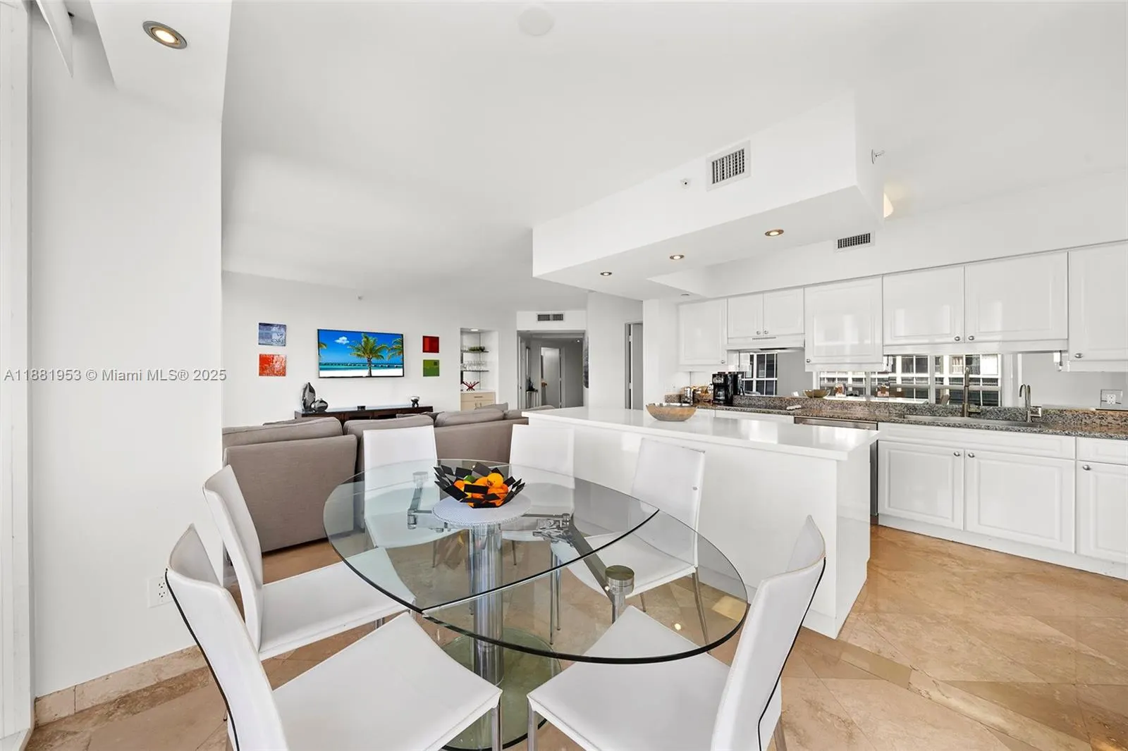 4779 Collins Ave, #1707