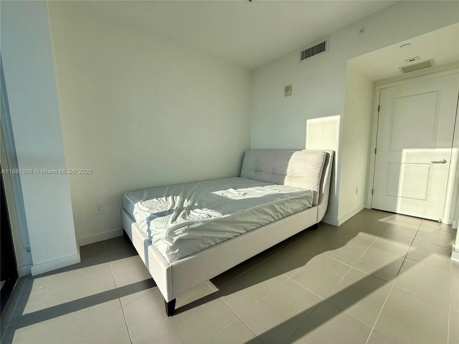 1600 NE 1st Ave, #3210