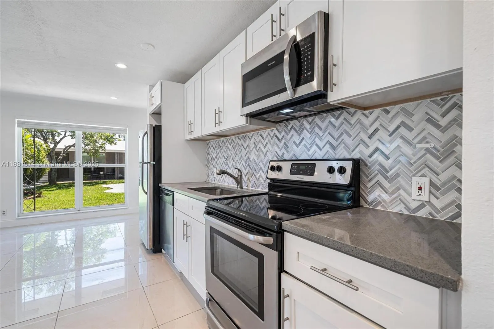 2201 NE 14th Ave
