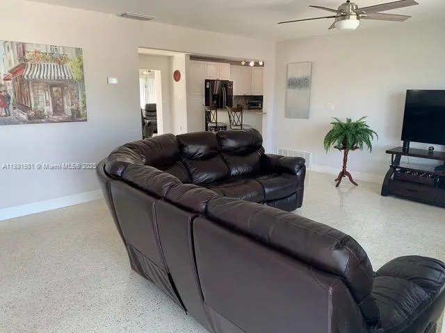 10610 NW 22nd St