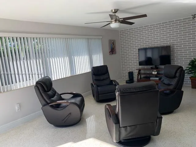 10610 NW 22nd St