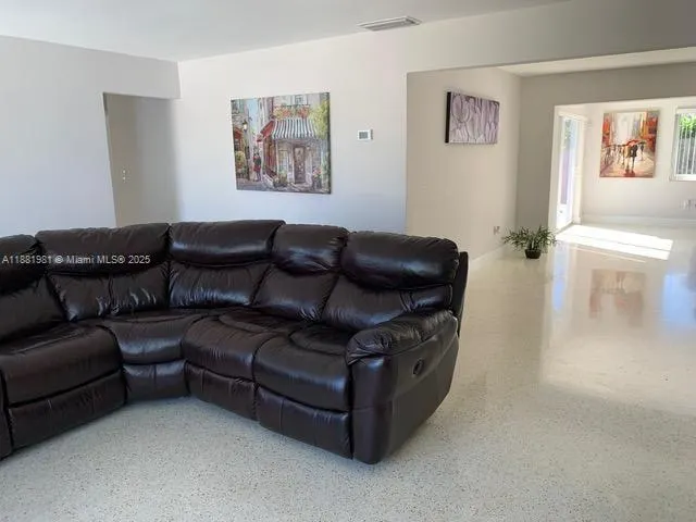 10610 NW 22nd St