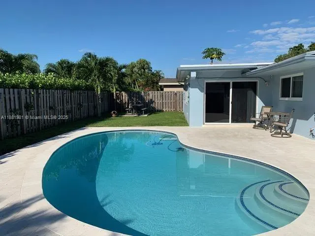 10610 NW 22nd St