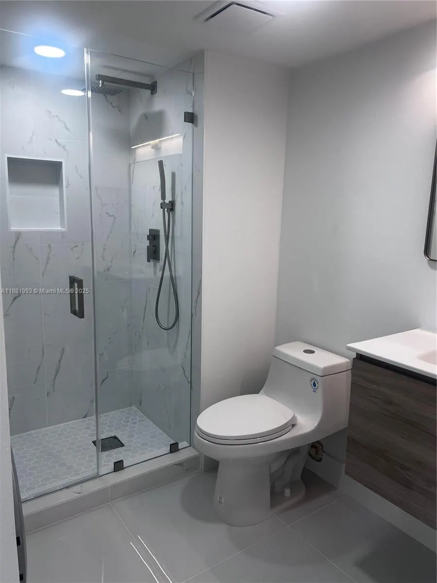 170 Lakeview Dr, #103