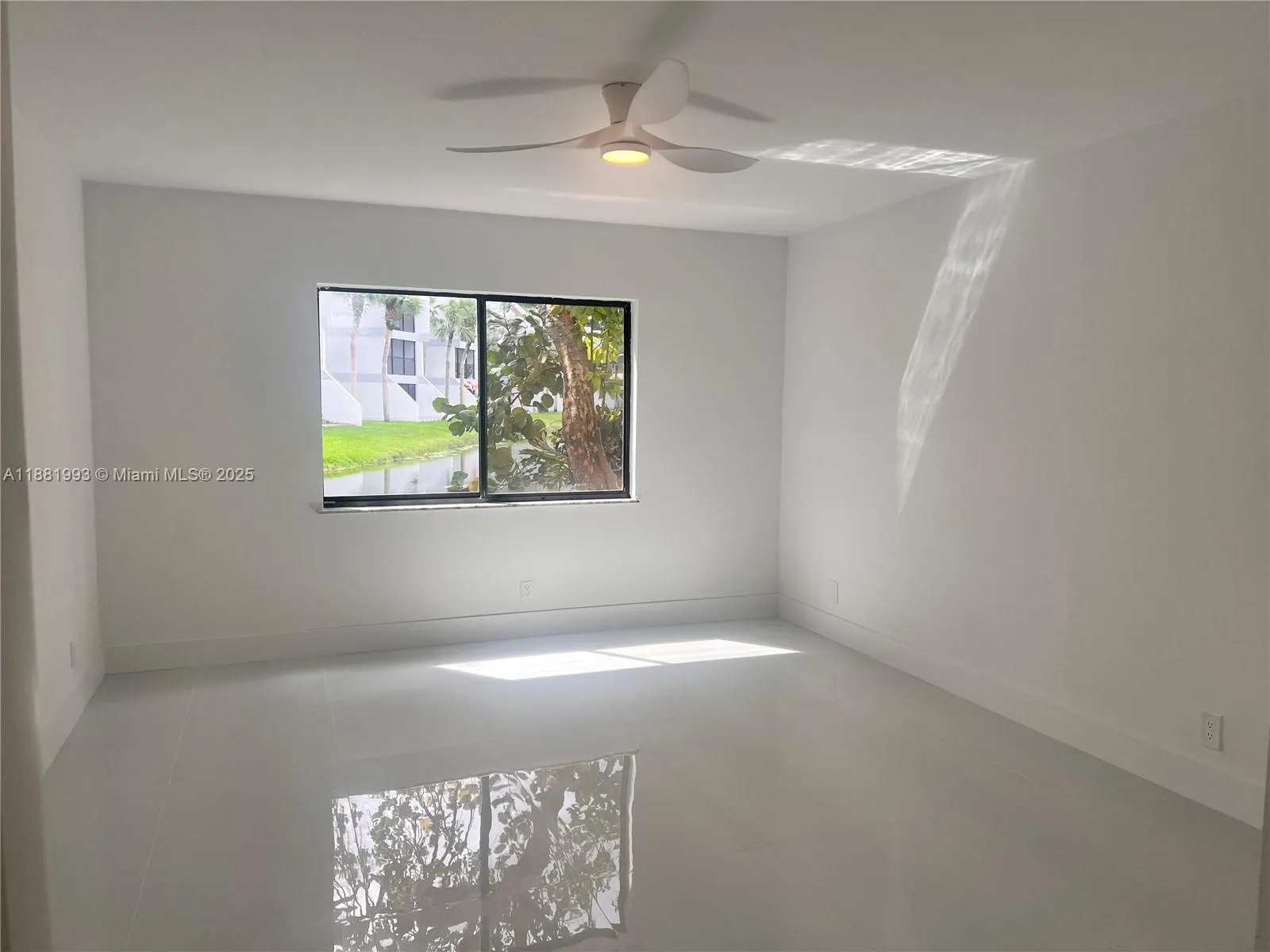 170 Lakeview Dr, #103