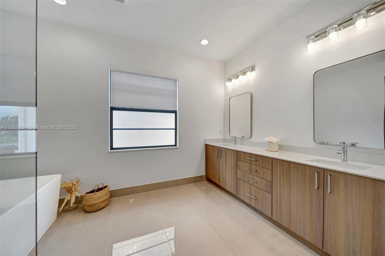 1454 NW 23rd Ave