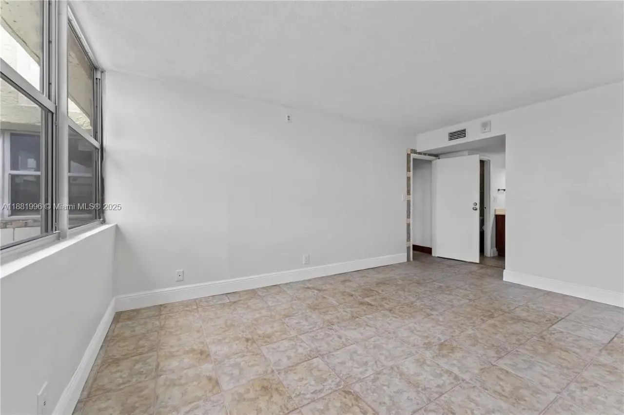 16570 NE 26th Ave, #6B
