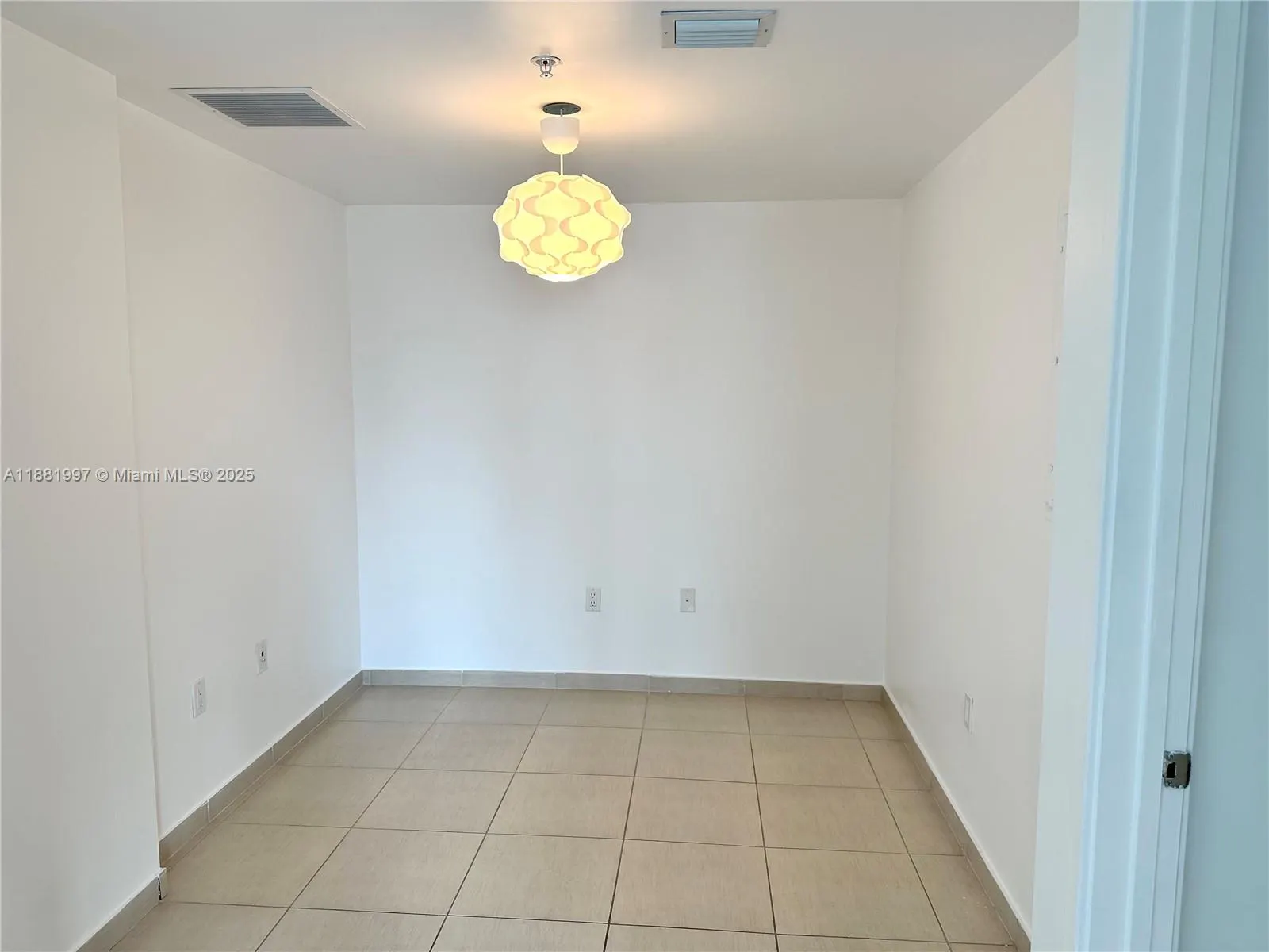 185 SW 7th St, #3704