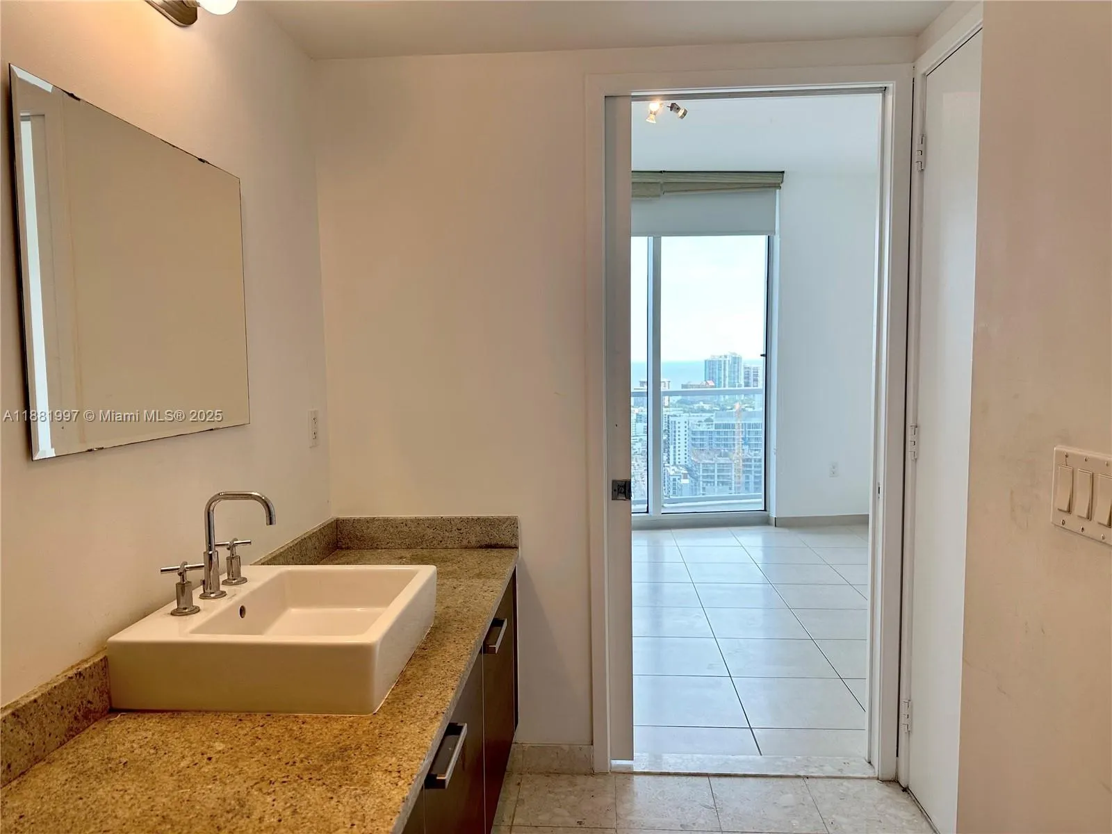 185 SW 7th St, #3704