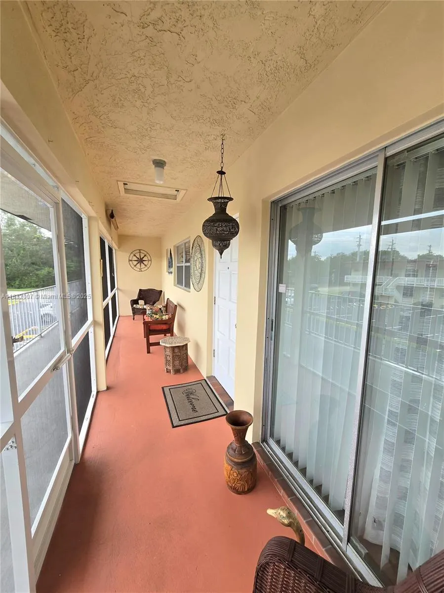 5387 SW 40th Ave, #203