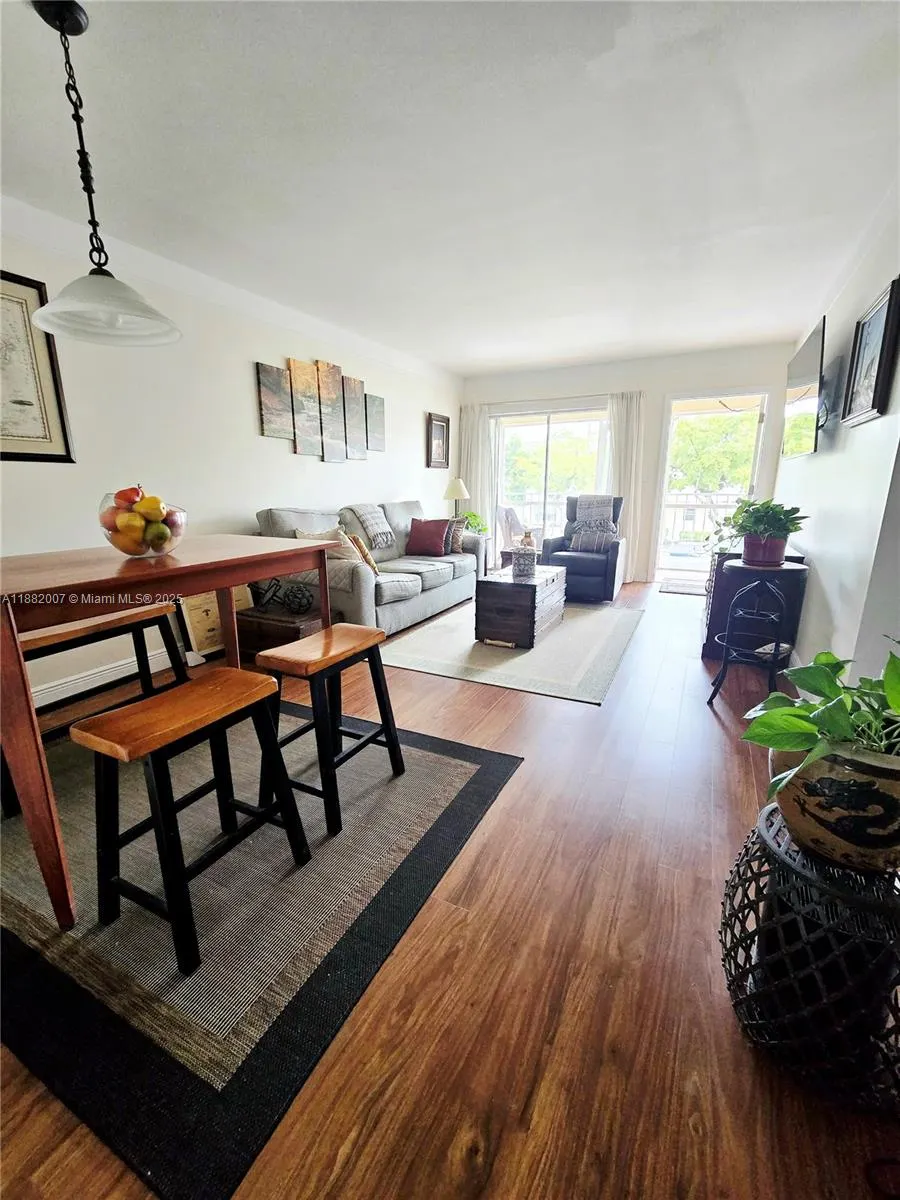 5387 SW 40th Ave, #203