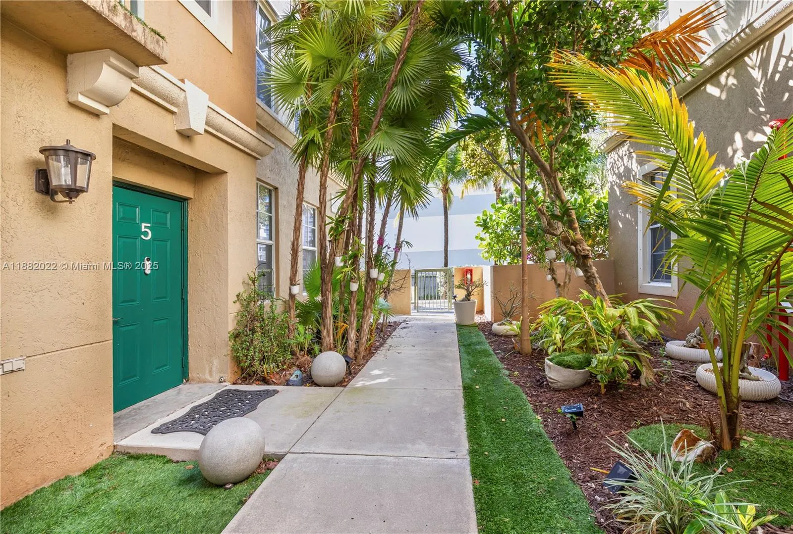 2067 S Ocean Dr, #TH5