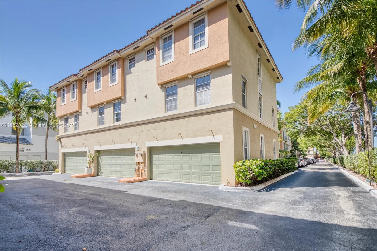 2067 S Ocean Dr, #TH5