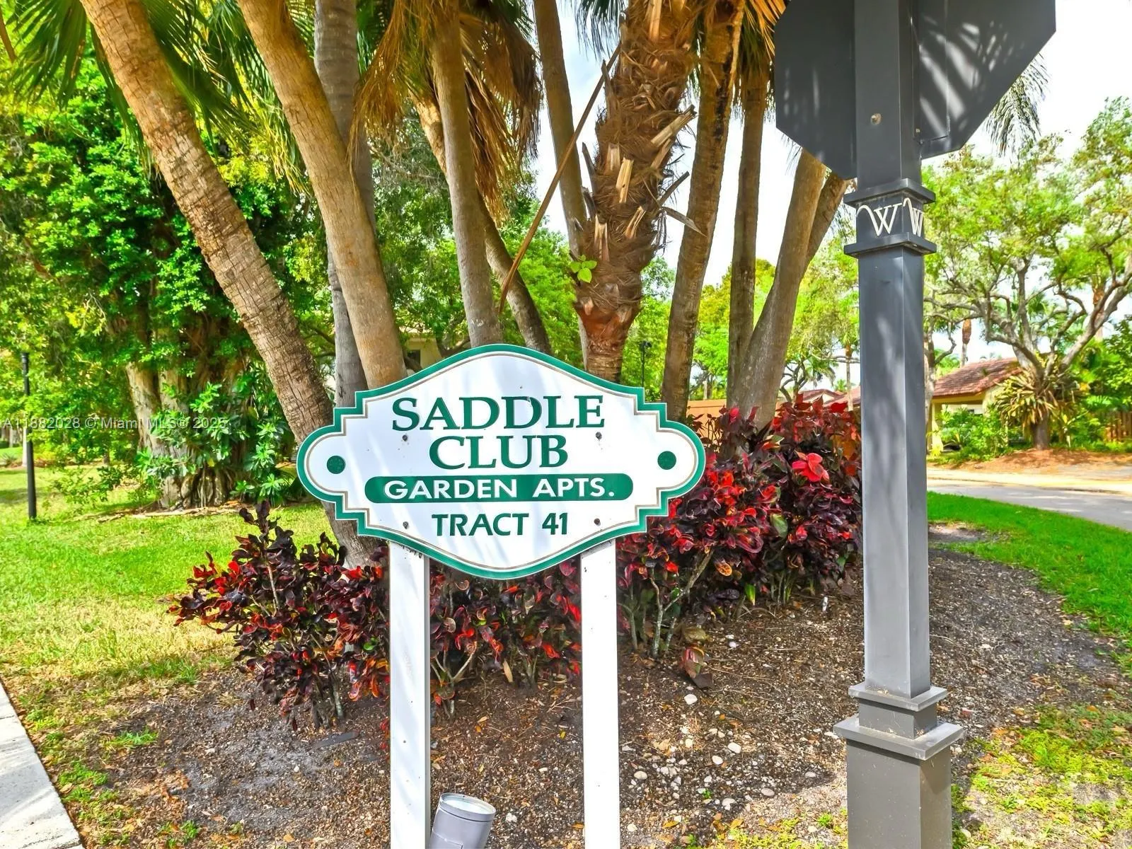 16168 Laurel Dr, #101