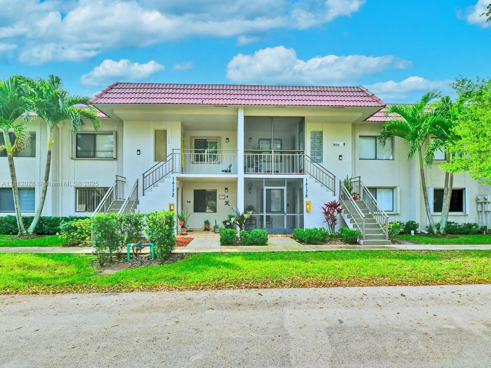 16168 Laurel Dr, #101