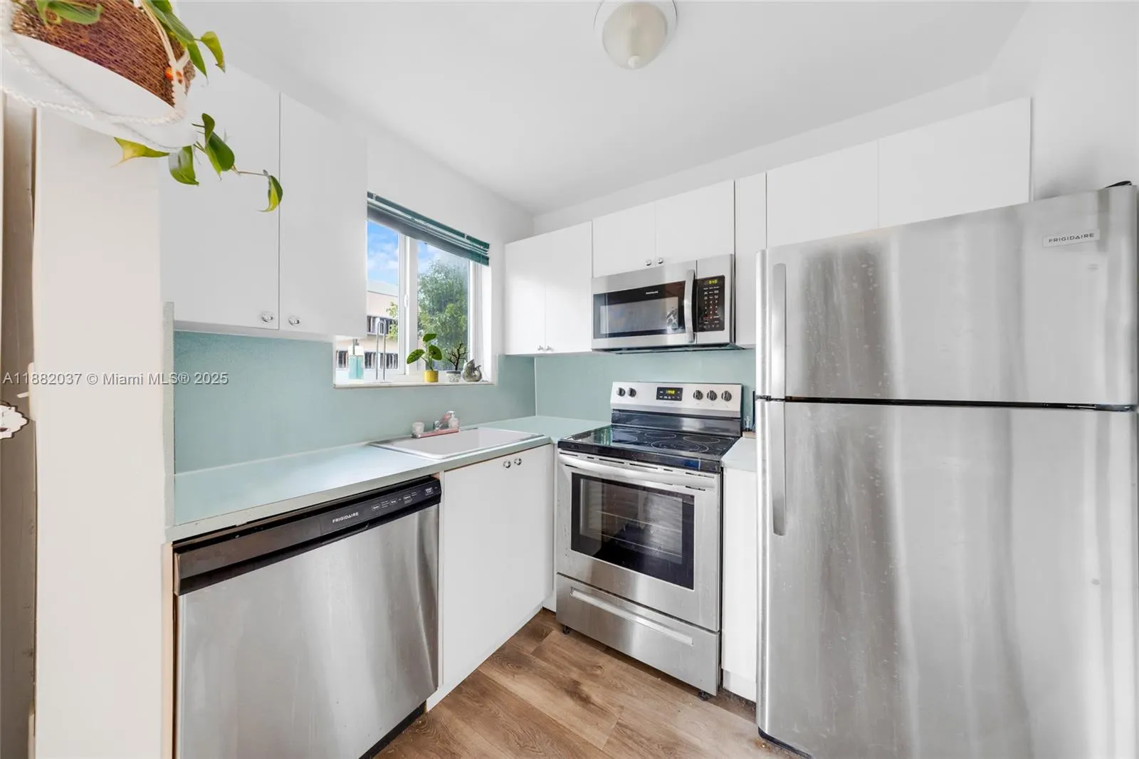 2615 Collins Ave, #21