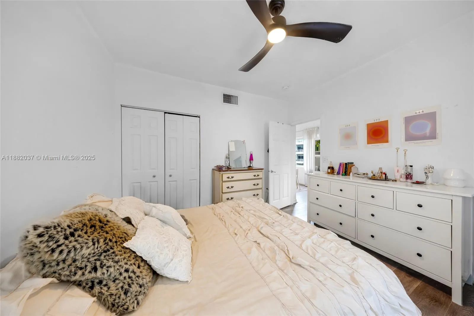 2615 Collins Ave, #21
