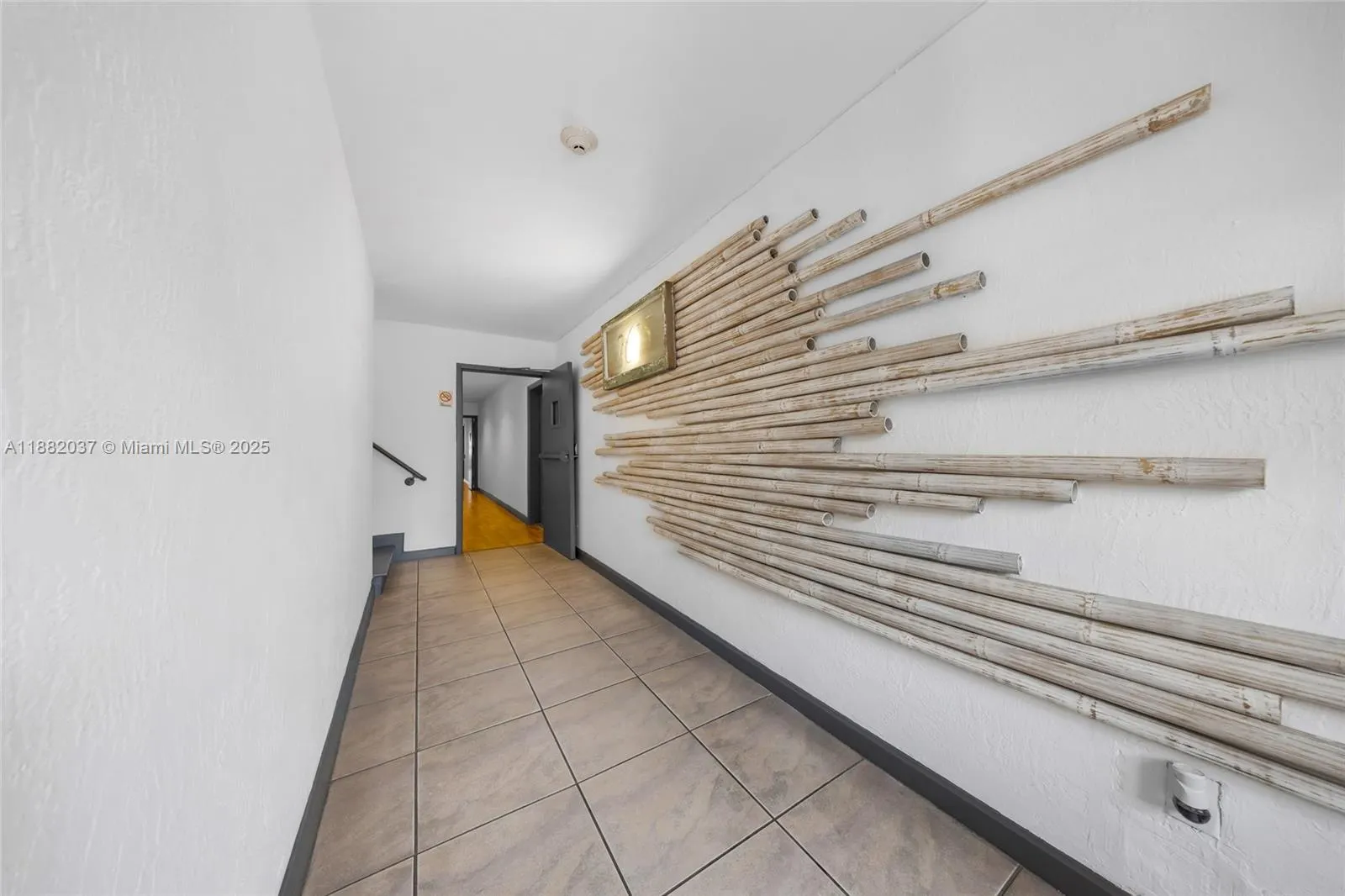 2615 Collins Ave, #21