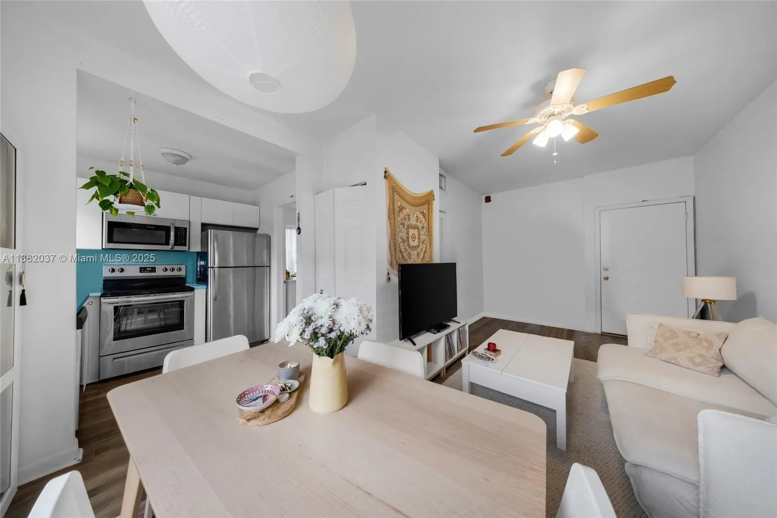 2615 Collins Ave, #21