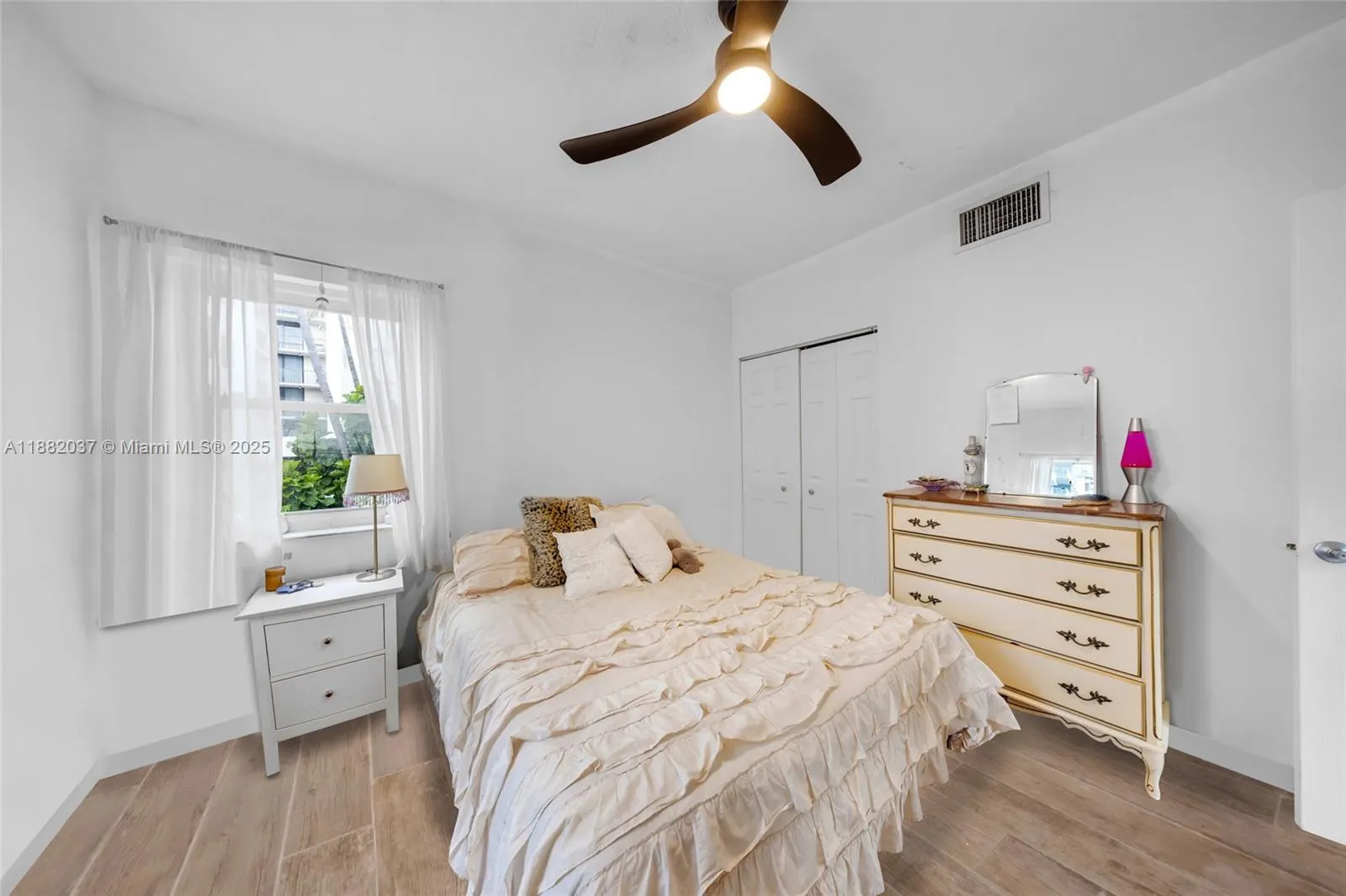 2615 Collins Ave, #21