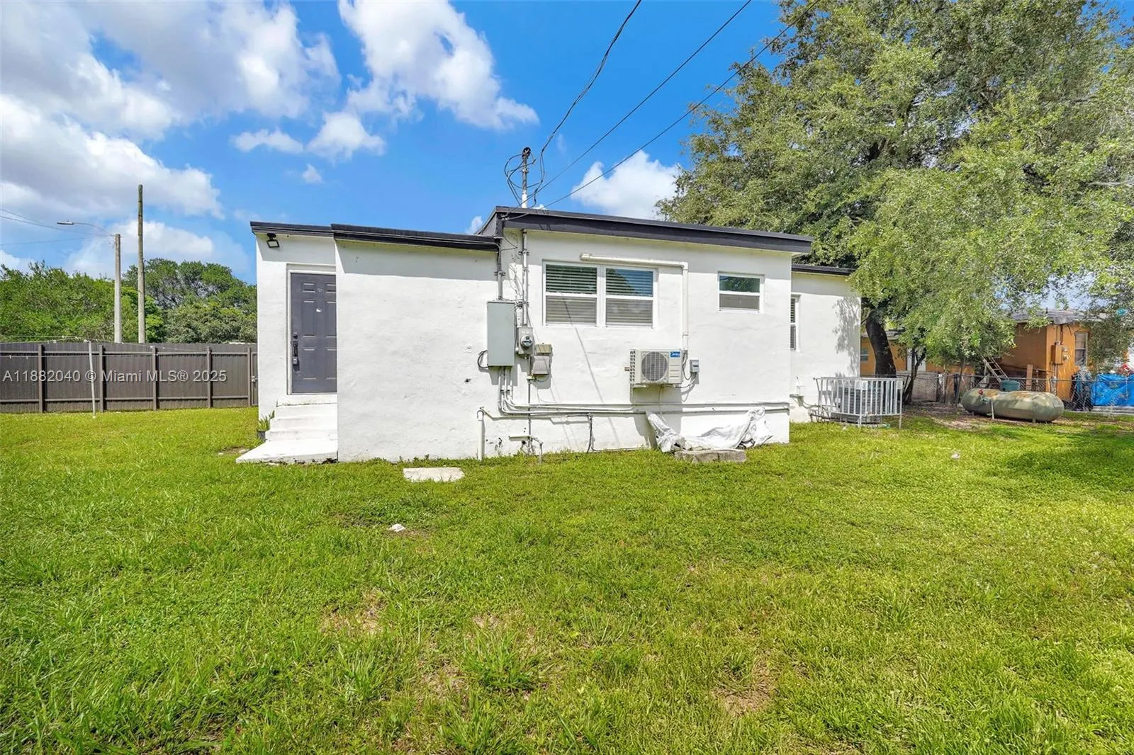 1090 NW 77th St