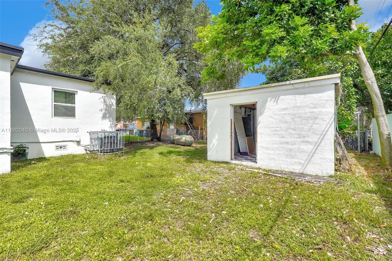 1090 NW 77th St