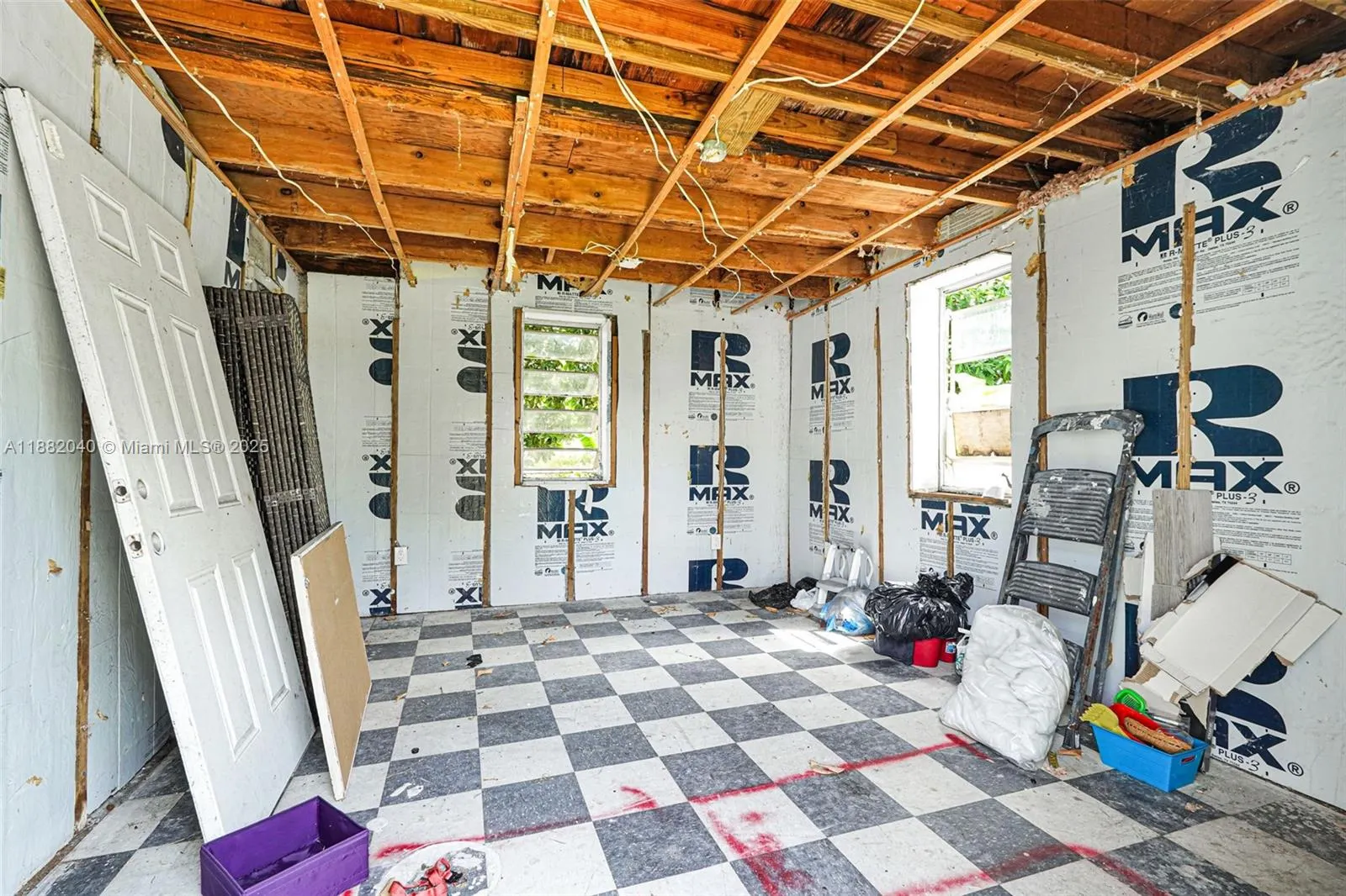 1090 NW 77th St