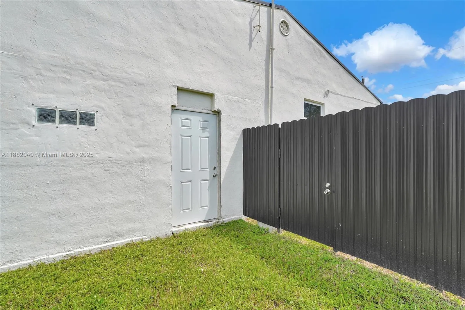 1090 NW 77th St
