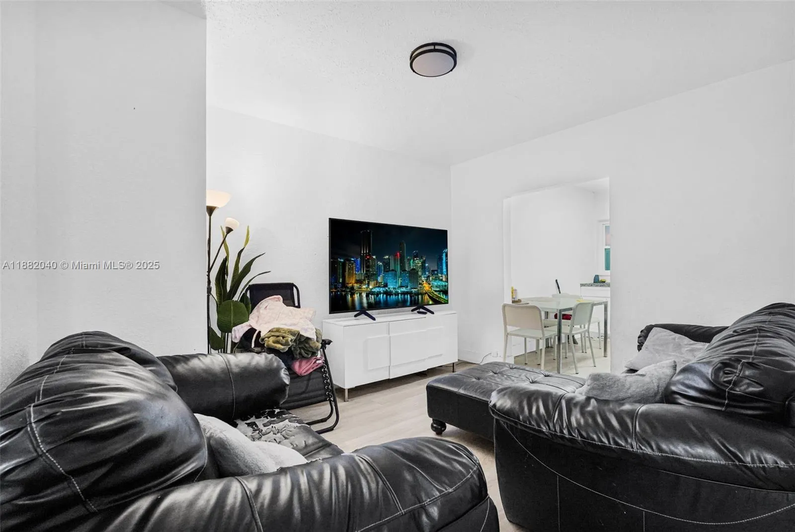 1090 NW 77th St